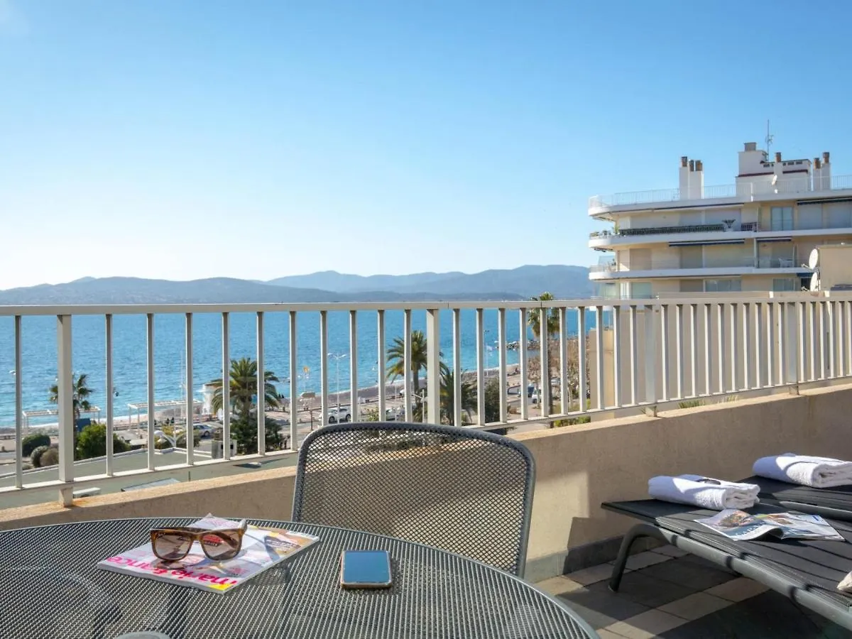 Appartement Climatise Avec Terrasse, A 50M De La Plage Et Proche Commerces, Gare Et Centre-Ville. - Fr-1-466A-9 Saint-Raphael  Apartment Saint-Raphael (Var)