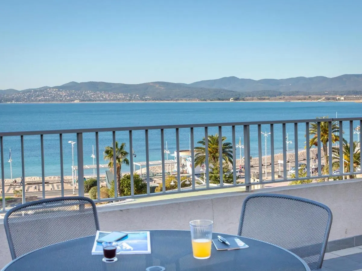 Appartement Climatise Avec Terrasse, A 50M De La Plage Et Proche Commerces, Gare Et Centre-Ville. - Fr-1-466A-9 contacts