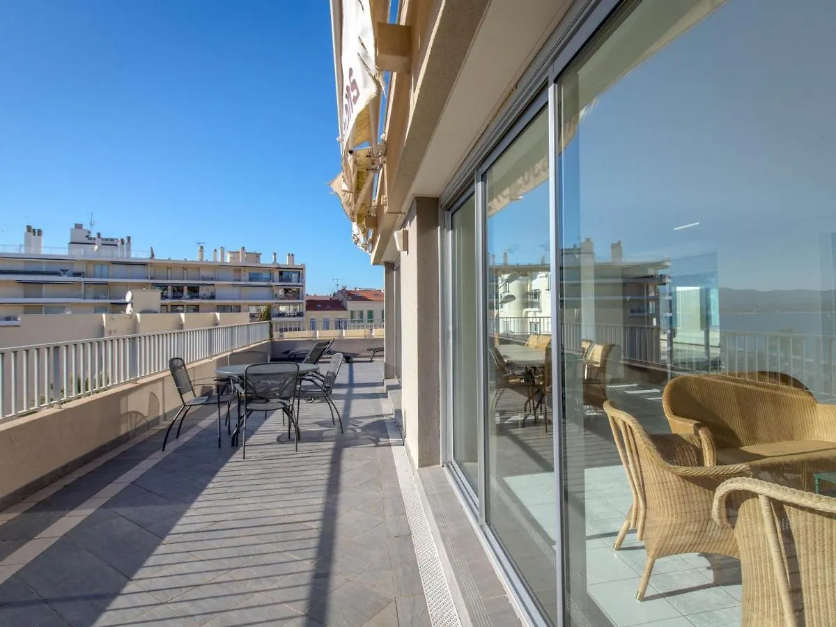 Appartement Climatise Avec Terrasse, A 50M De La Plage Et Proche Commerces, Gare Et Centre-Ville. - Fr-1-466A-9 Saint-Raphael  France