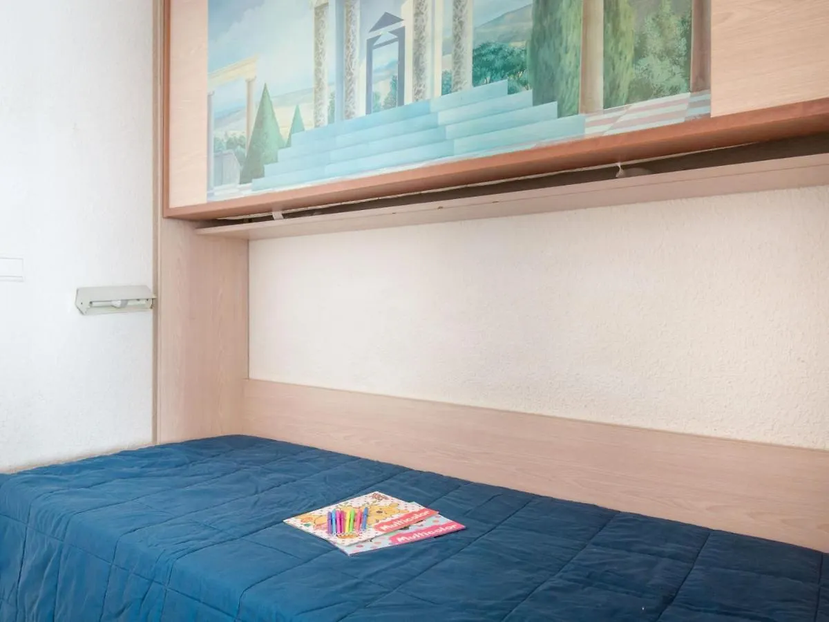 Apartment Appartement Climatise Avec Terrasse, A 50M De La Plage Et Proche Commerces, Gare Et Centre-Ville. - Fr-1-466A-9 Saint-Raphael