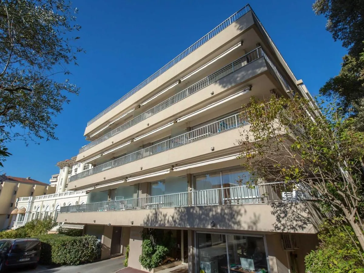 Apartment Appartement Climatise Avec Terrasse, A 50M De La Plage Et Proche Commerces, Gare Et Centre-Ville. - Fr-1-466A-9 Saint-Raphael  France